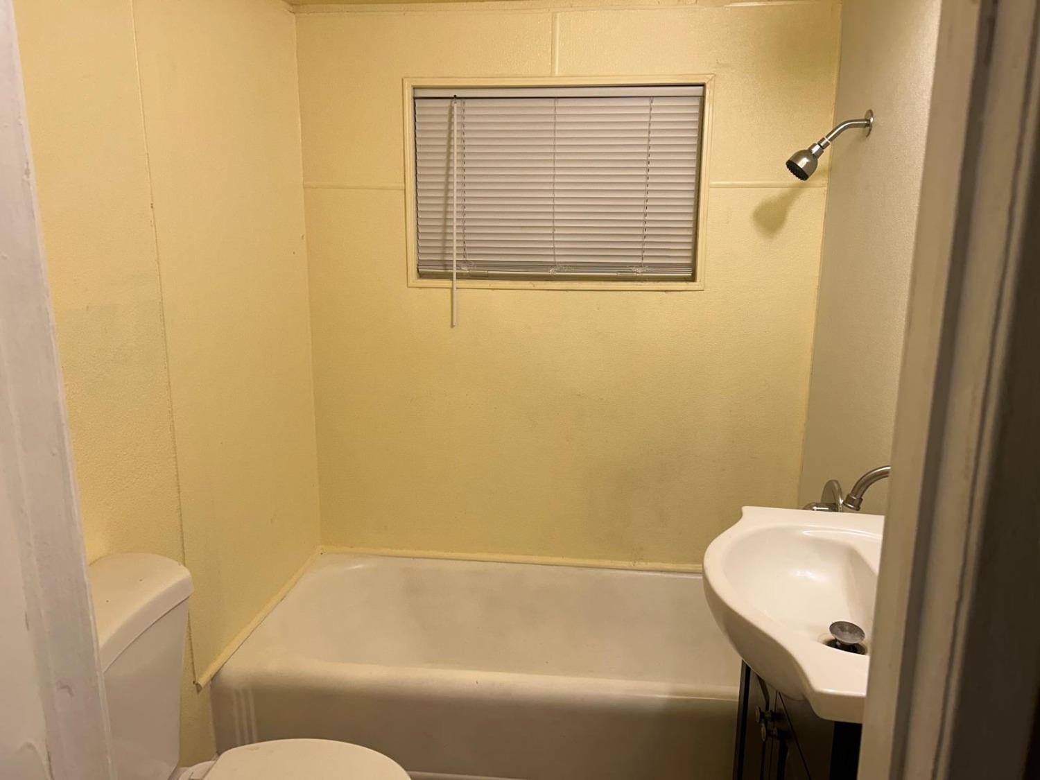 36597 Church, Traver, CA 93673
