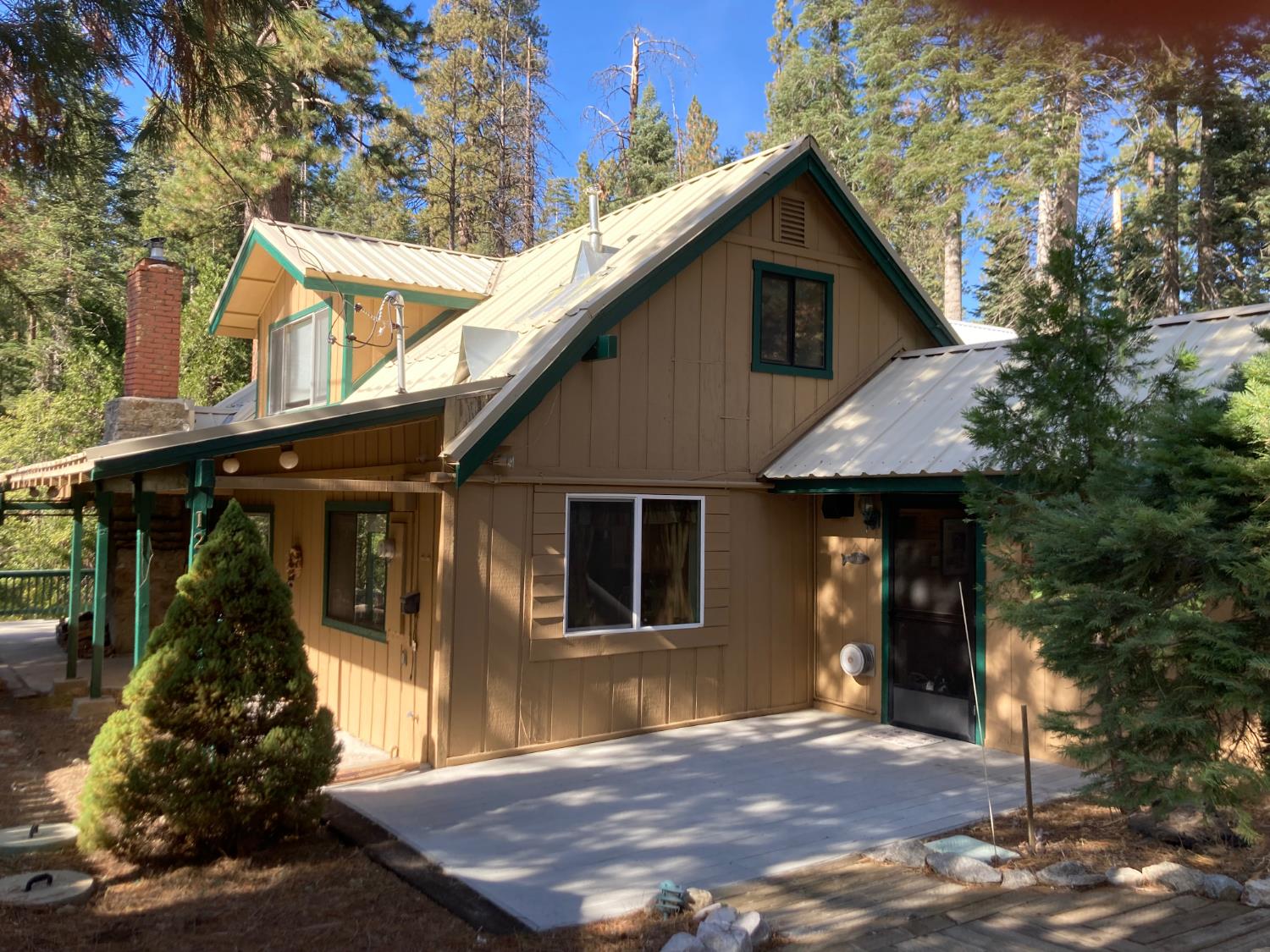 1237 Cedar Ave, Fish Camp, CA 93623