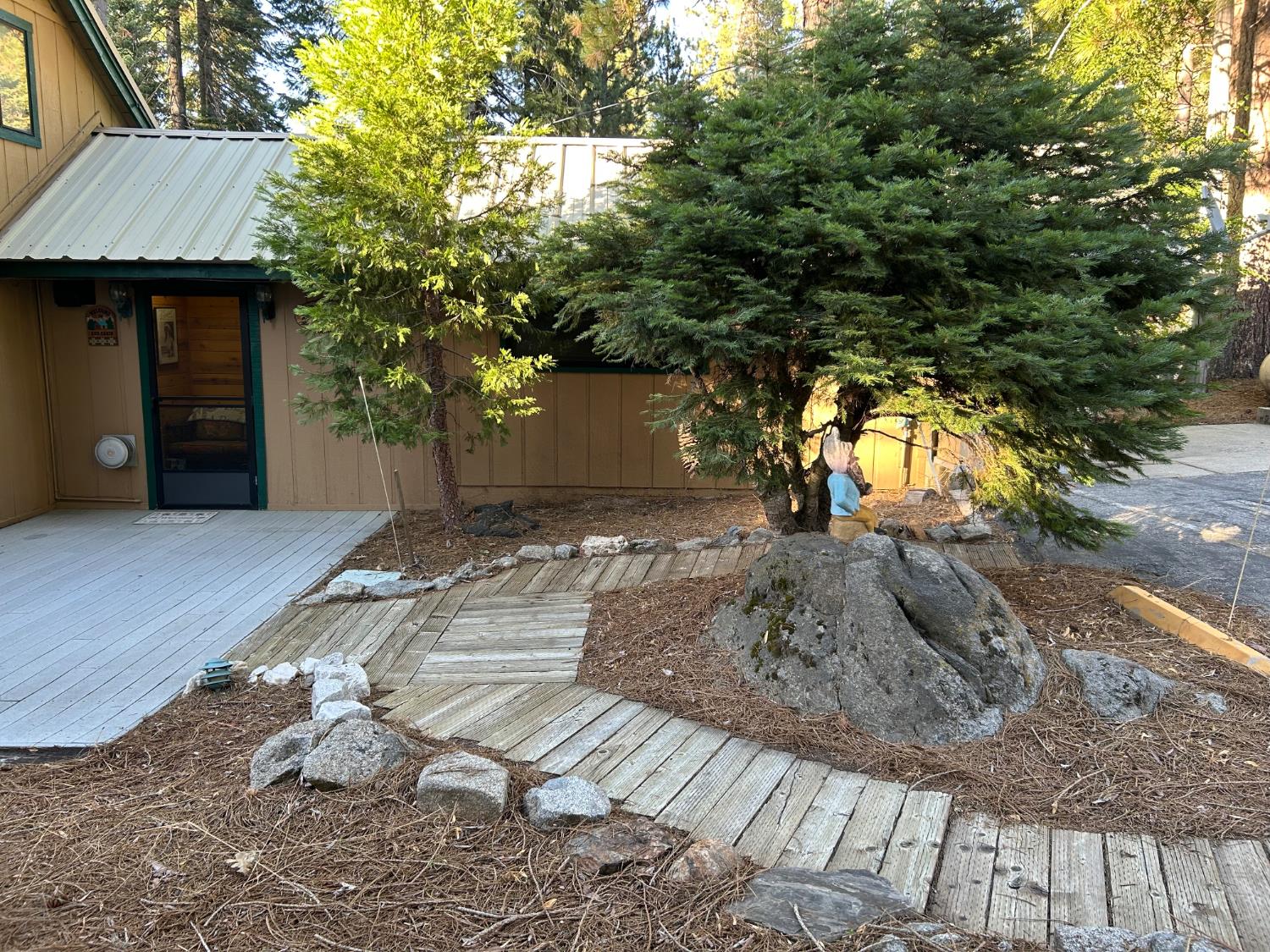 1237 Cedar Ave, Fish Camp, CA 93623