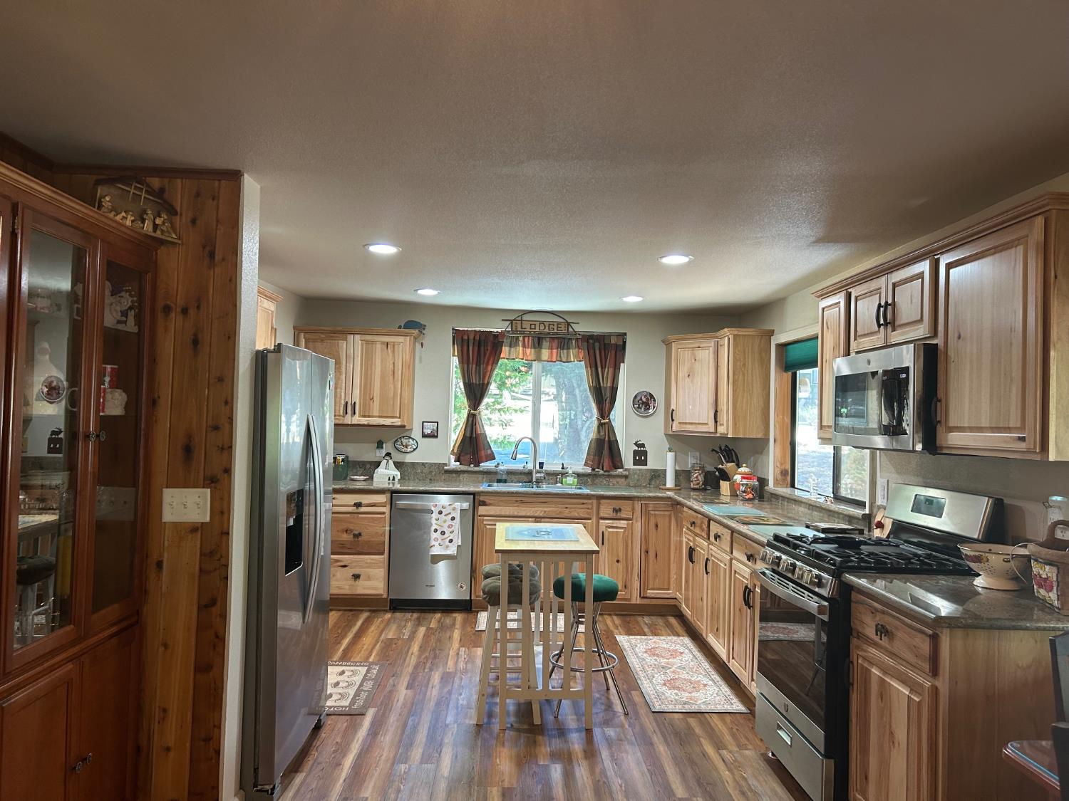1237 Cedar Ave, Fish Camp, CA 93623