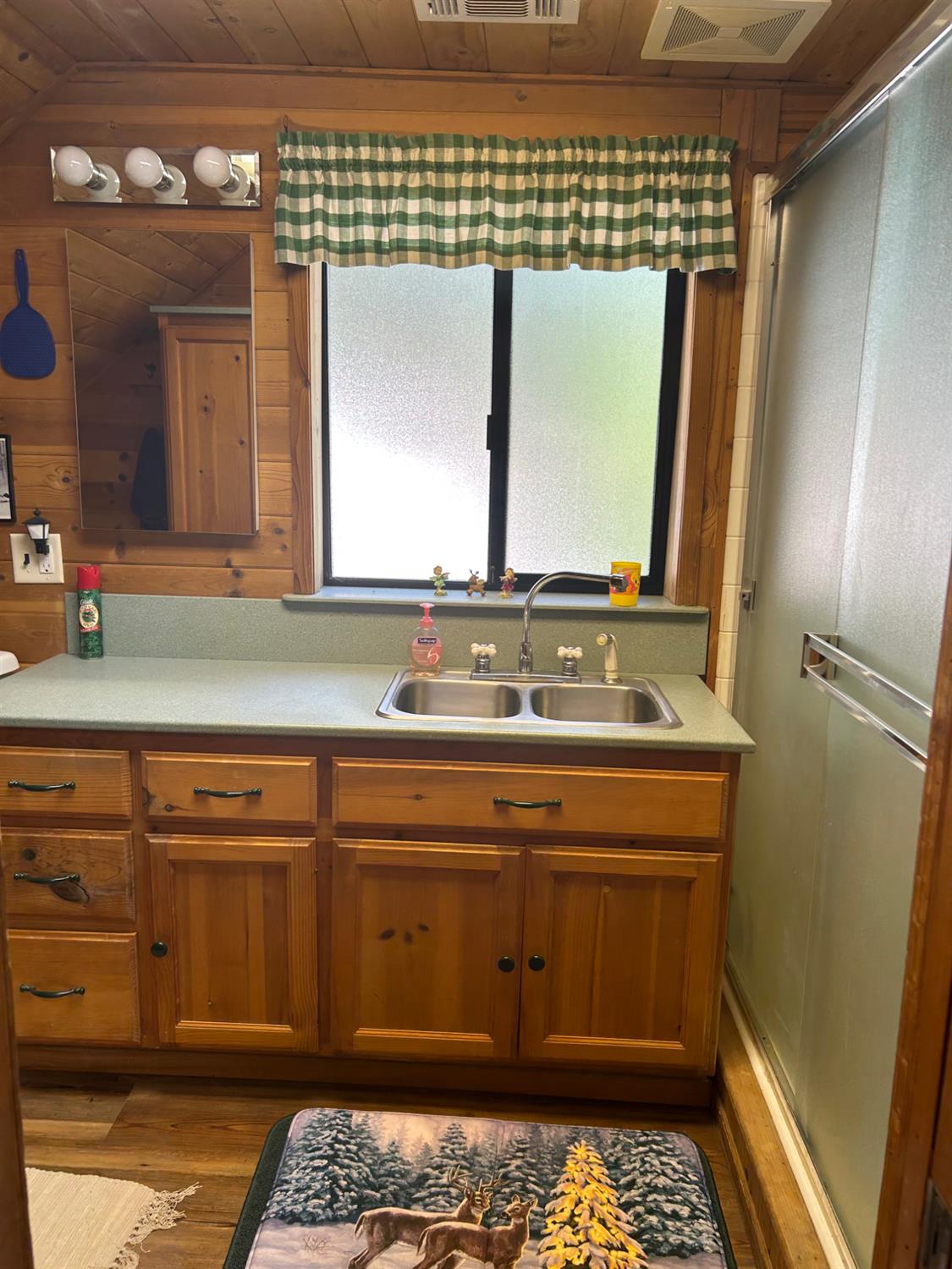 1237 Cedar Ave, Fish Camp, CA 93623