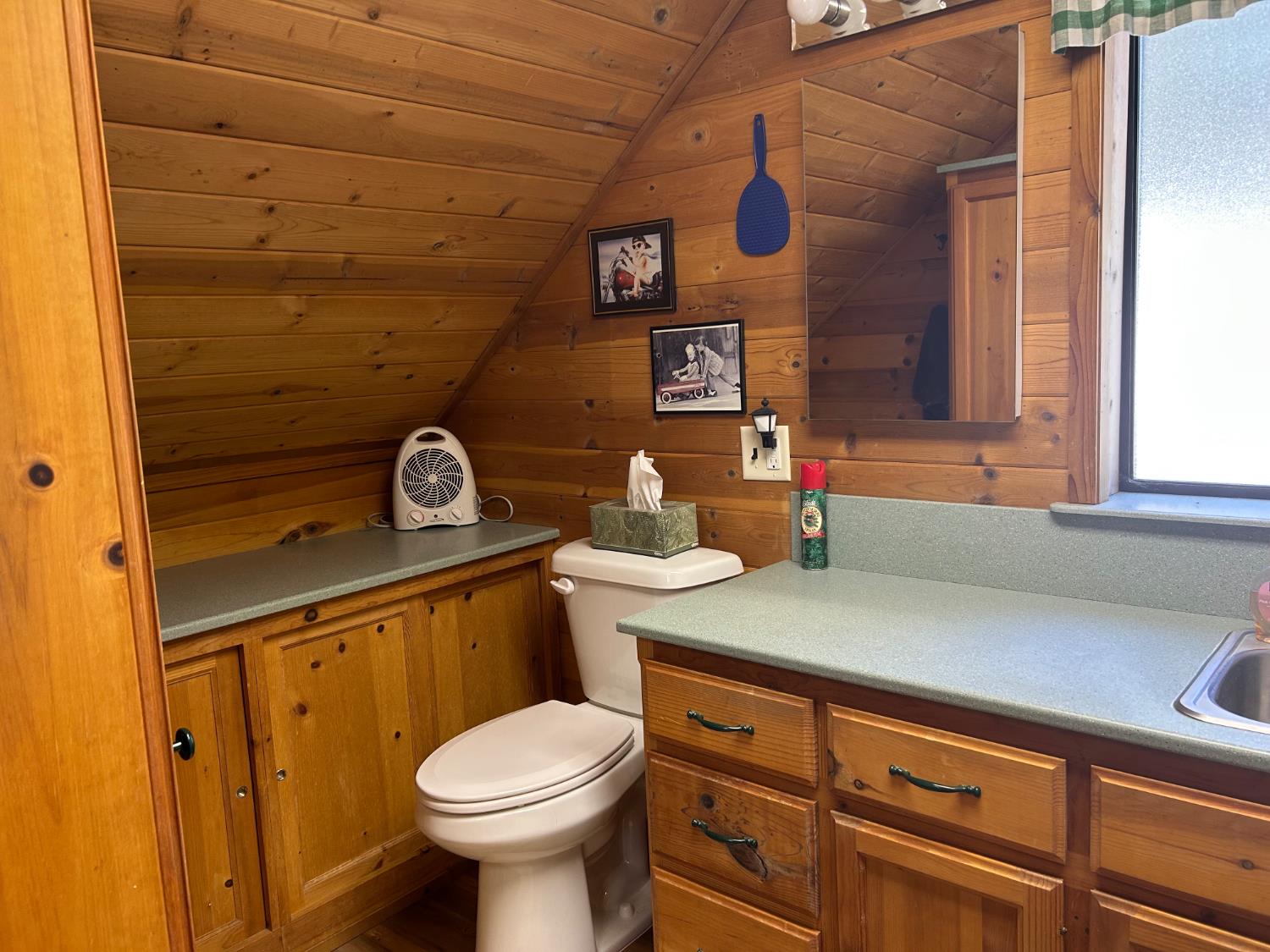 1237 Cedar Ave, Fish Camp, CA 93623