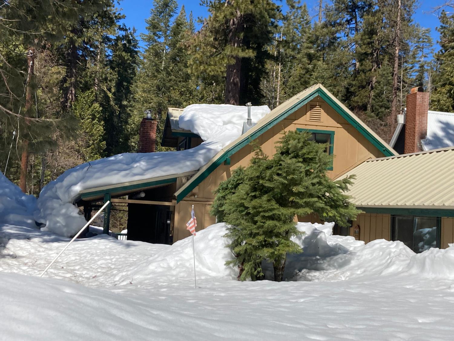 1237 Cedar Ave, Fish Camp, CA 93623