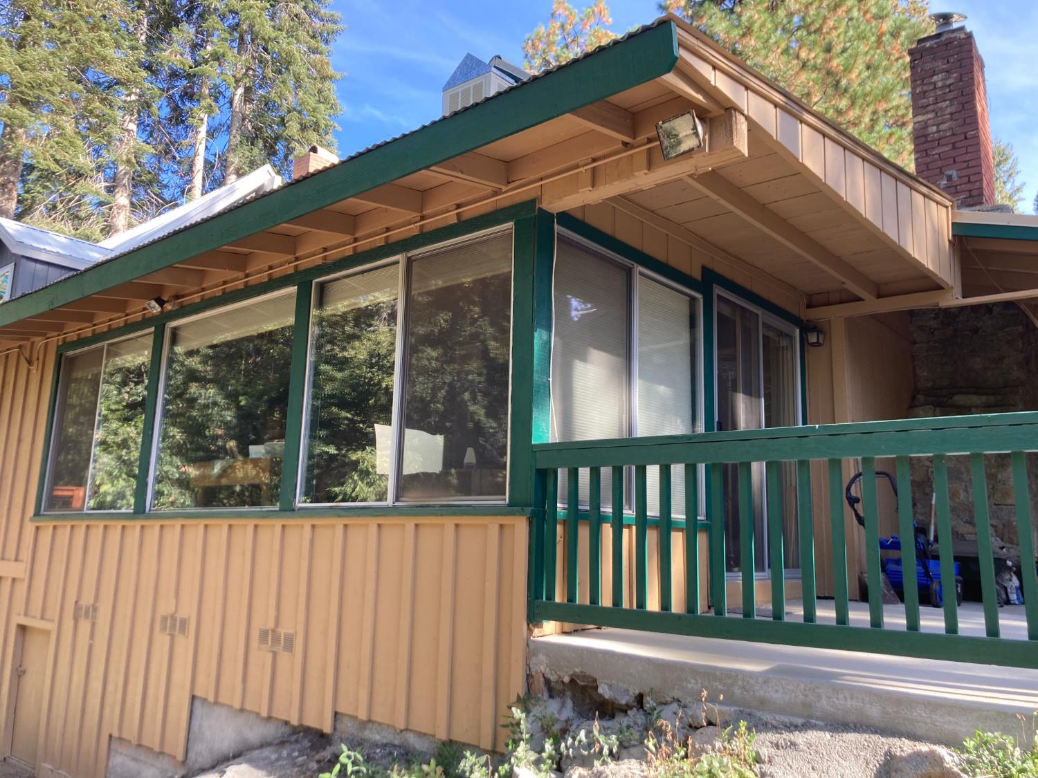 1237 Cedar Ave, Fish Camp, CA 93623