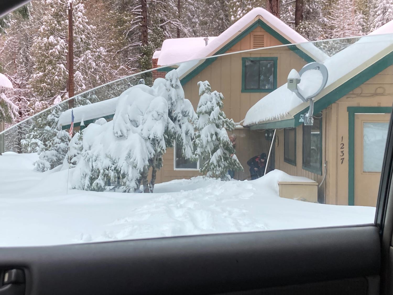 1237 Cedar Ave, Fish Camp, CA 93623