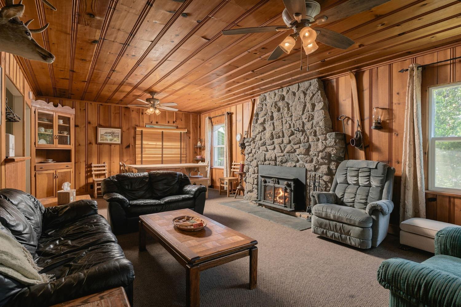 42151 Madrone Ln, Shaver Lake, CA 93664