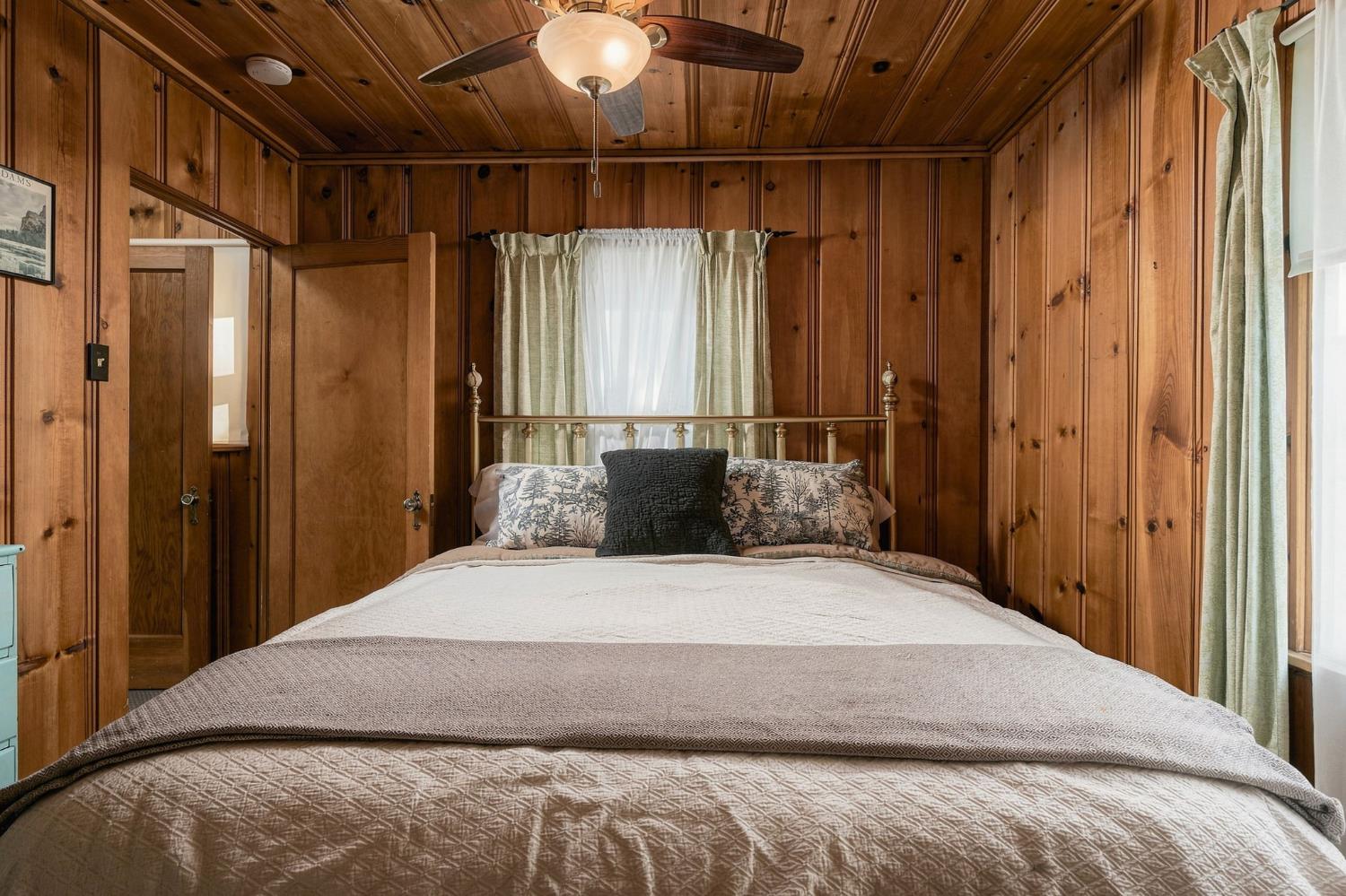 42151 Madrone Ln, Shaver Lake, CA 93664