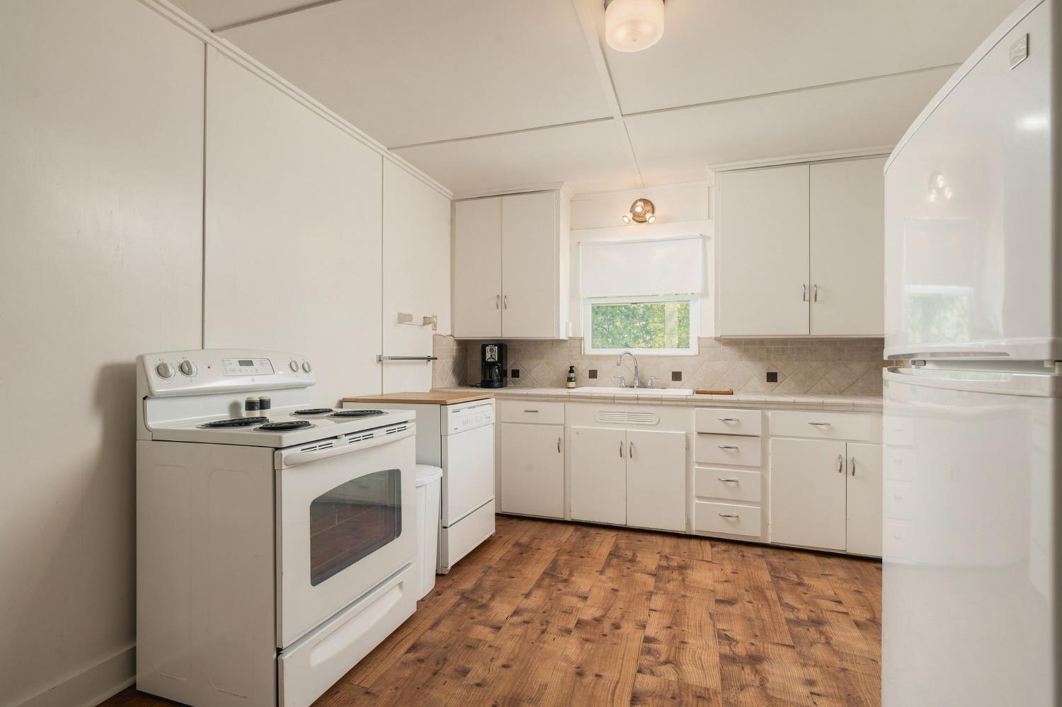 42151 Madrone Ln, Shaver Lake, CA 93664