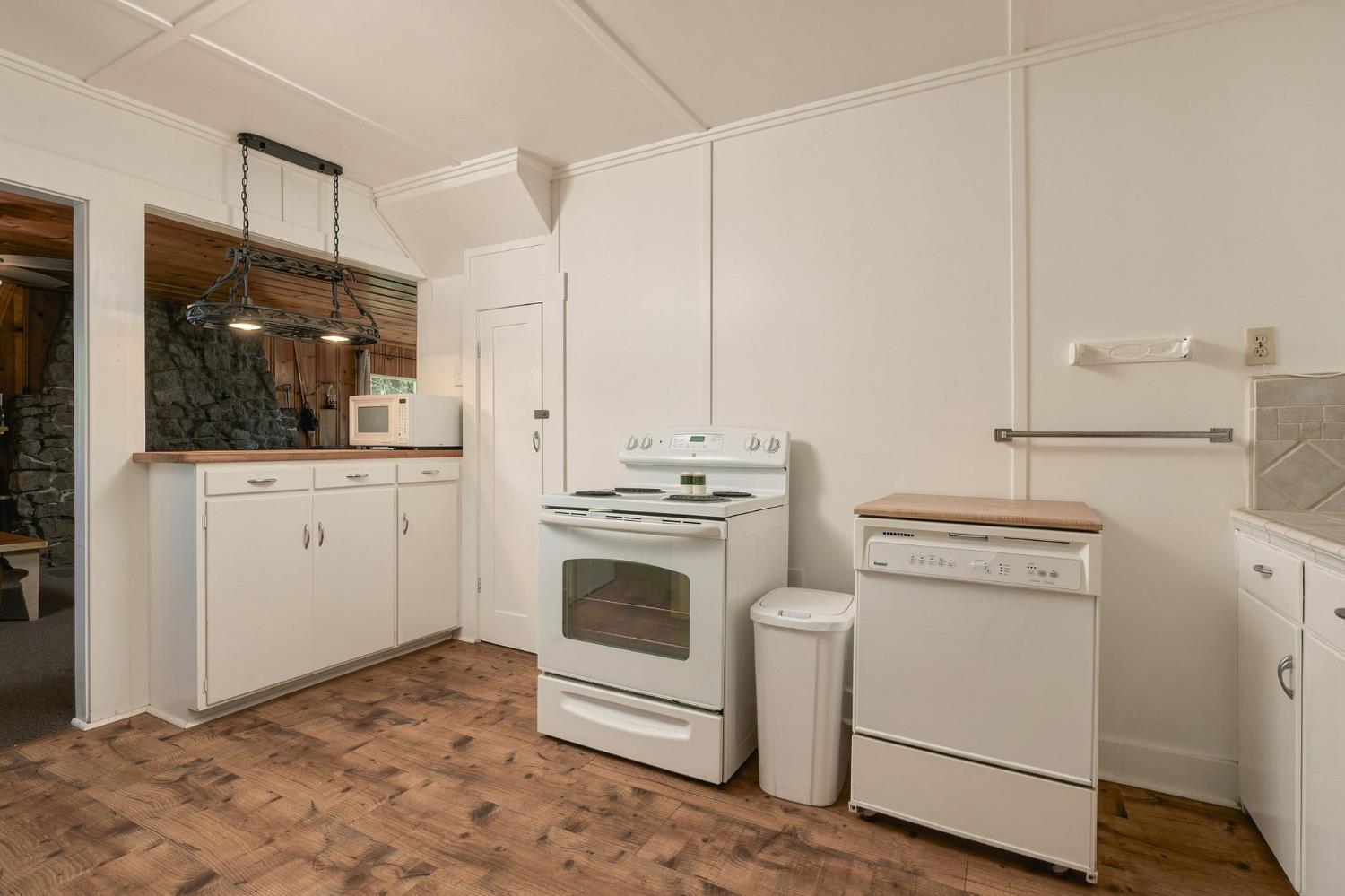 42151 Madrone Ln, Shaver Lake, CA 93664
