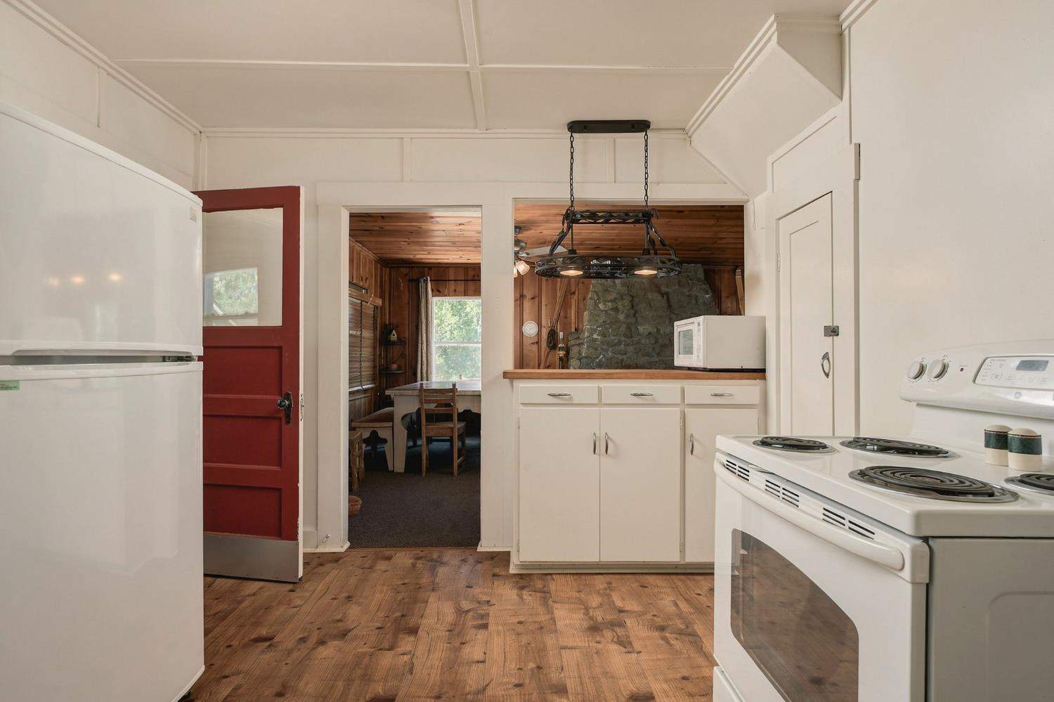 42151 Madrone Ln, Shaver Lake, CA 93664