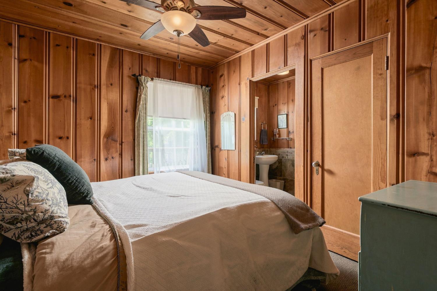 42151 Madrone Ln, Shaver Lake, CA 93664