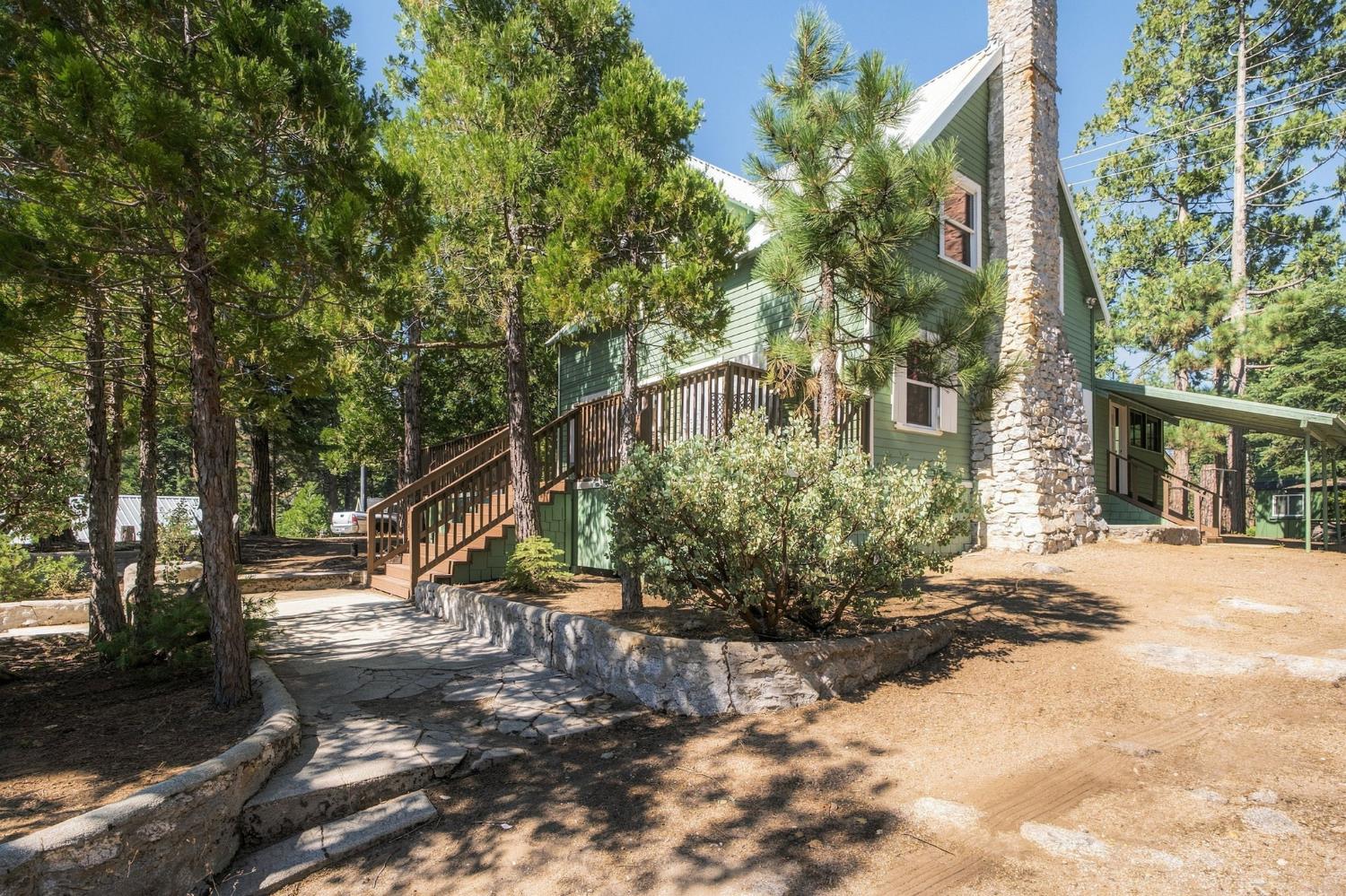 42151 Madrone Ln, Shaver Lake, CA 93664