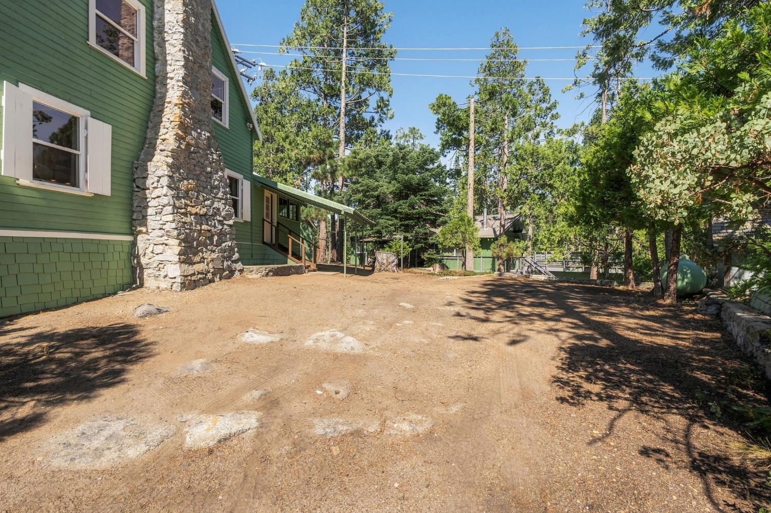 42151 Madrone Ln, Shaver Lake, CA 93664