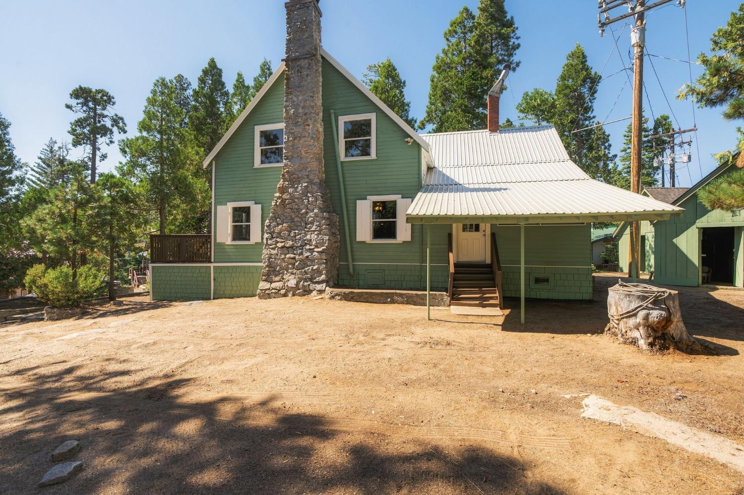 42151 Madrone Ln, Shaver Lake, CA 93664