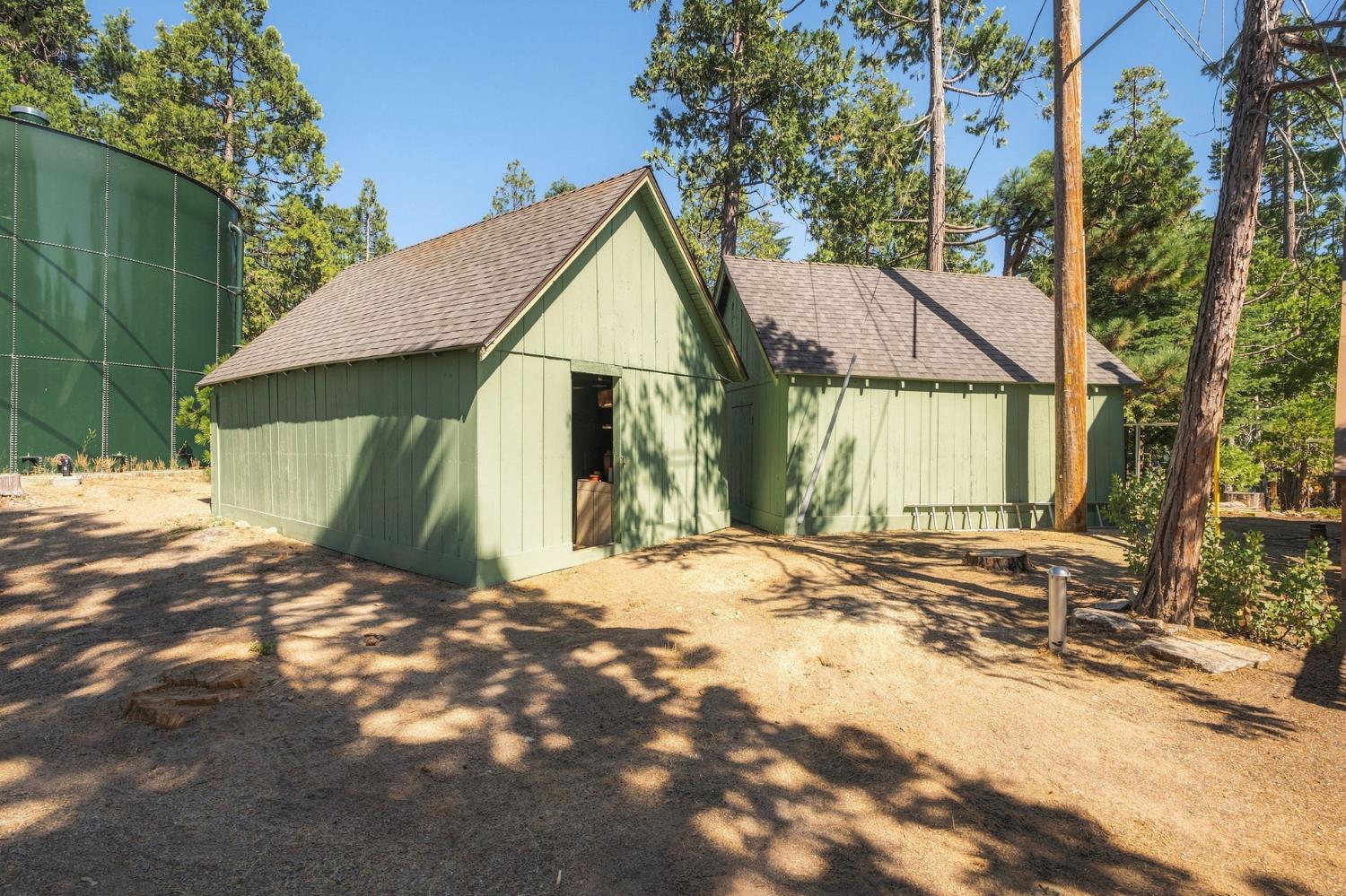 42151 Madrone Ln, Shaver Lake, CA 93664