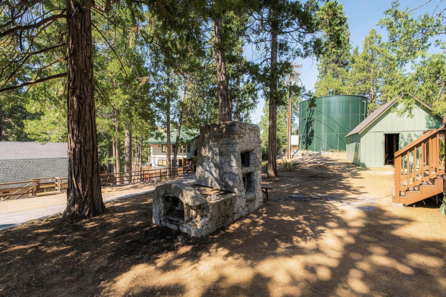 42151 Madrone Ln, Shaver Lake, CA 93664