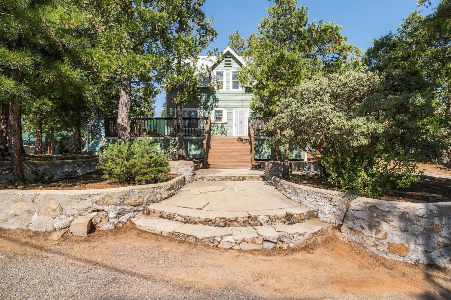 42151 Madrone Ln, Shaver Lake, CA 93664
