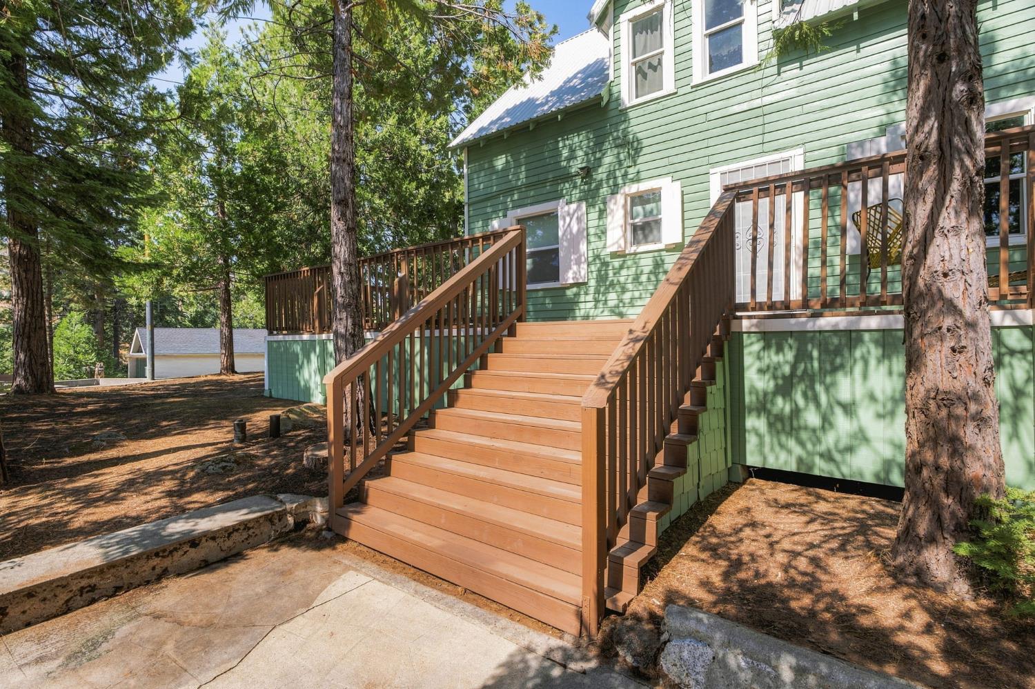 42151 Madrone Ln, Shaver Lake, CA 93664