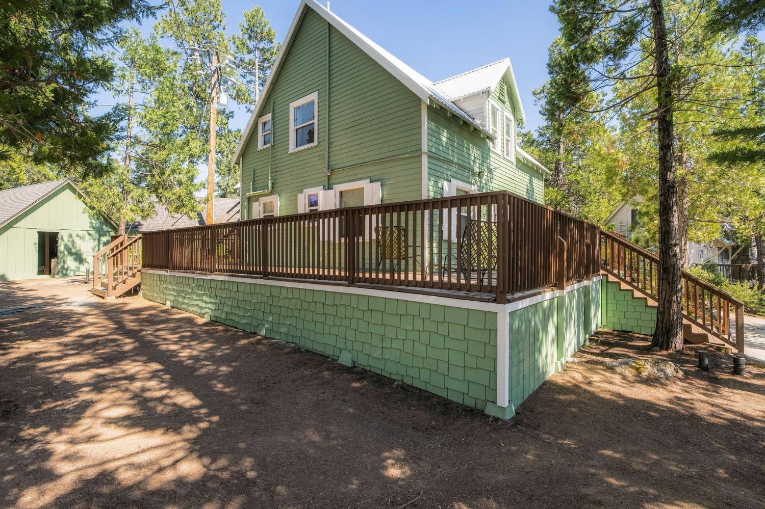 42151 Madrone Ln, Shaver Lake, CA 93664