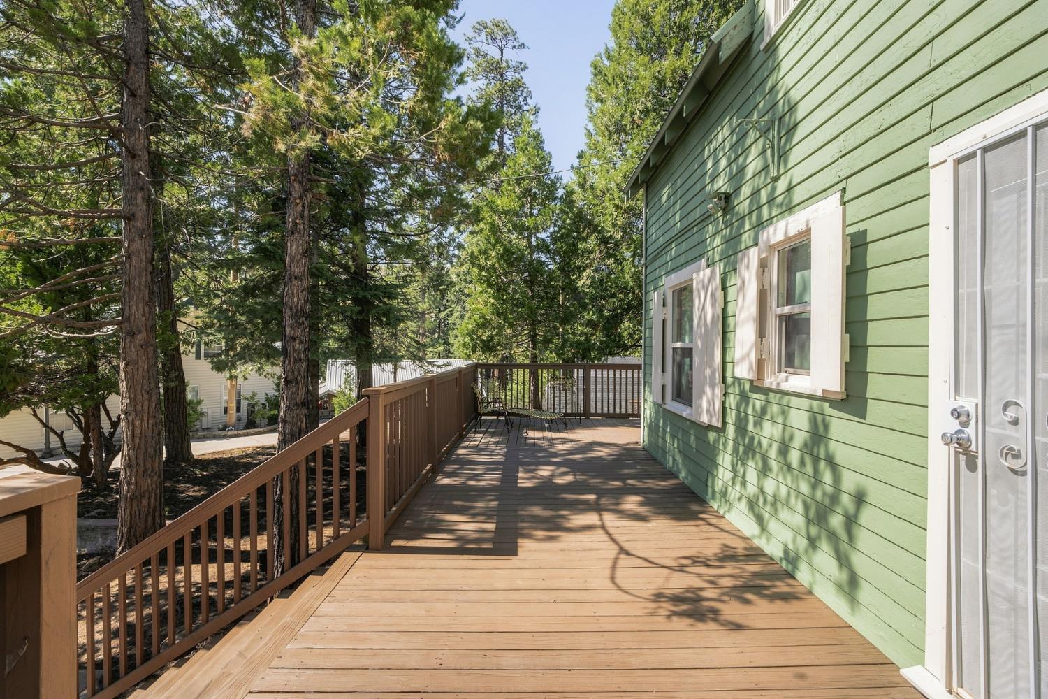 42151 Madrone Ln, Shaver Lake, CA 93664