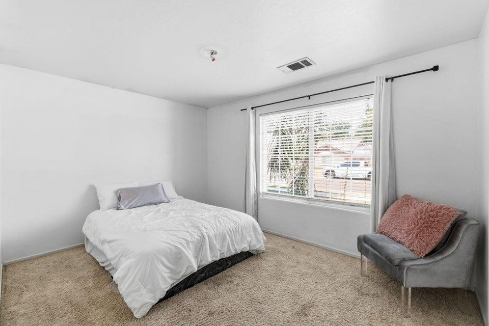 929 W Elkhorn Ct, Visalia, CA 93277