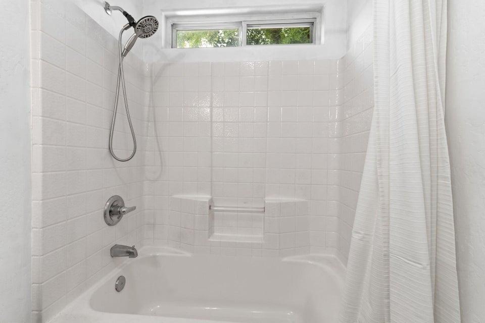929 W Elkhorn Ct, Visalia, CA 93277