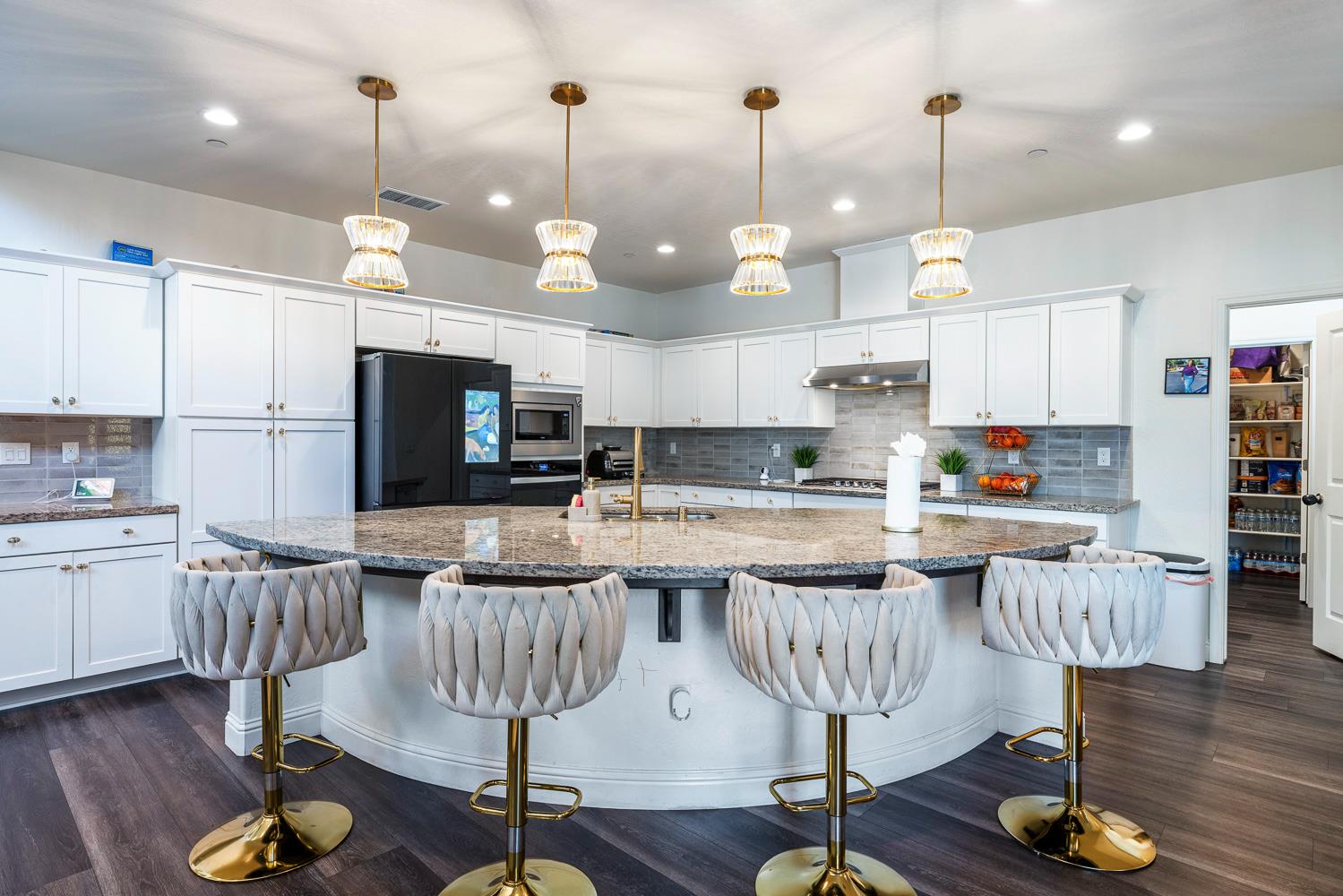 4167 Poe Ave, Clovis, CA 93619