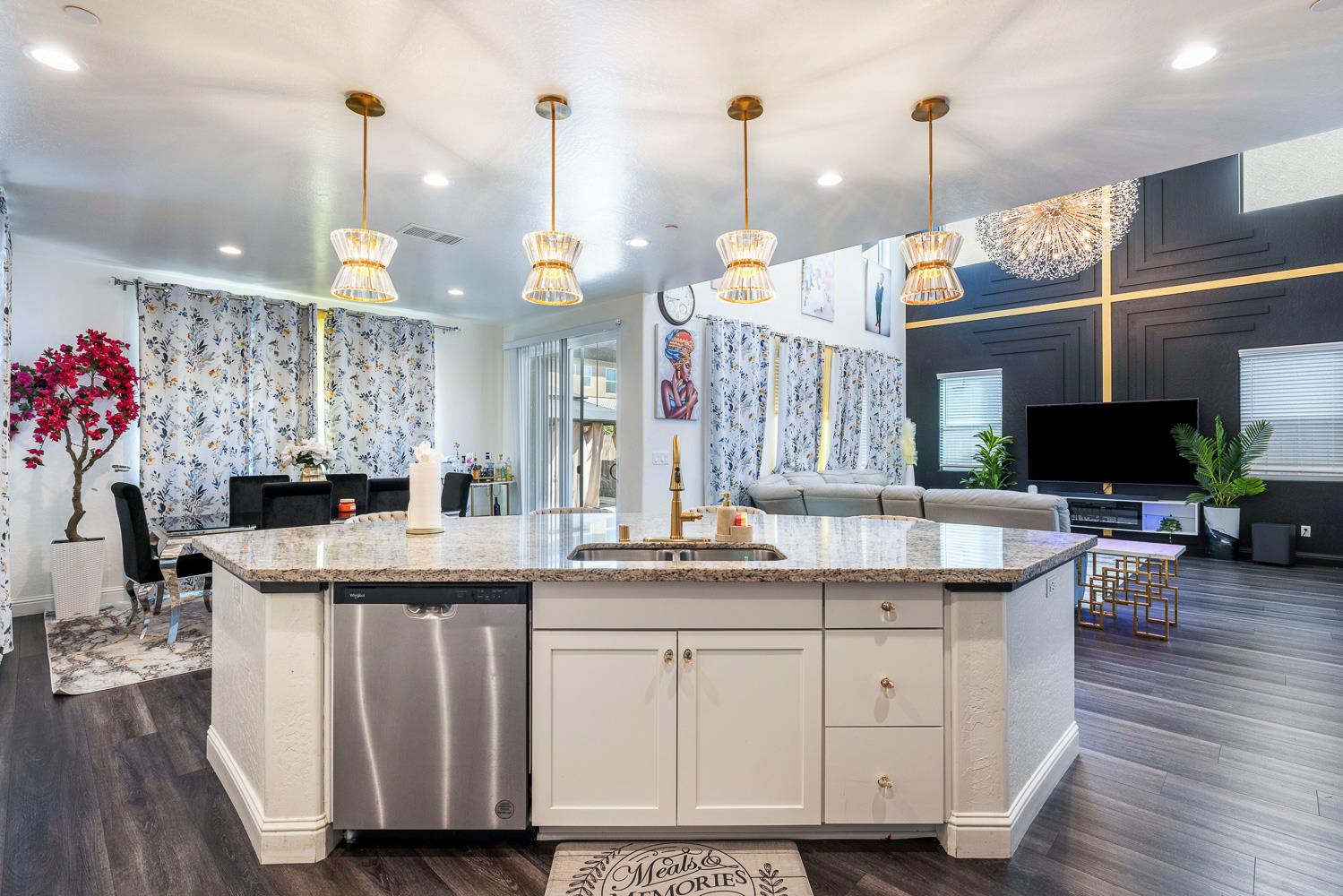 4167 Poe Ave, Clovis, CA 93619