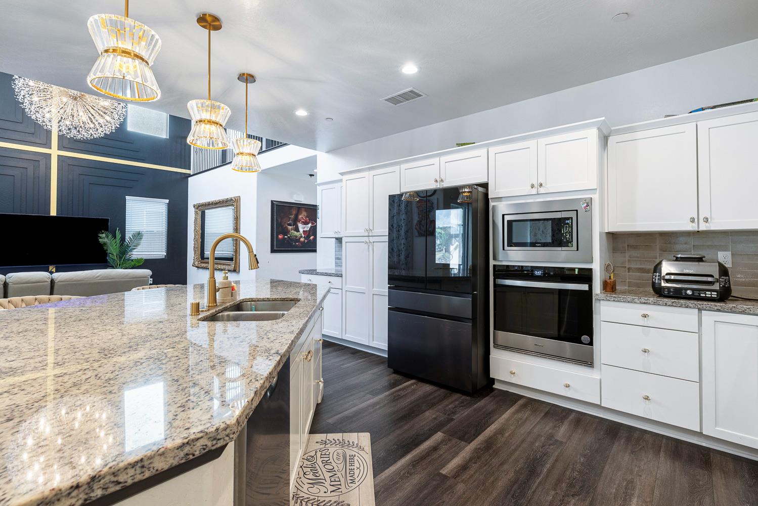 4167 Poe Ave, Clovis, CA 93619