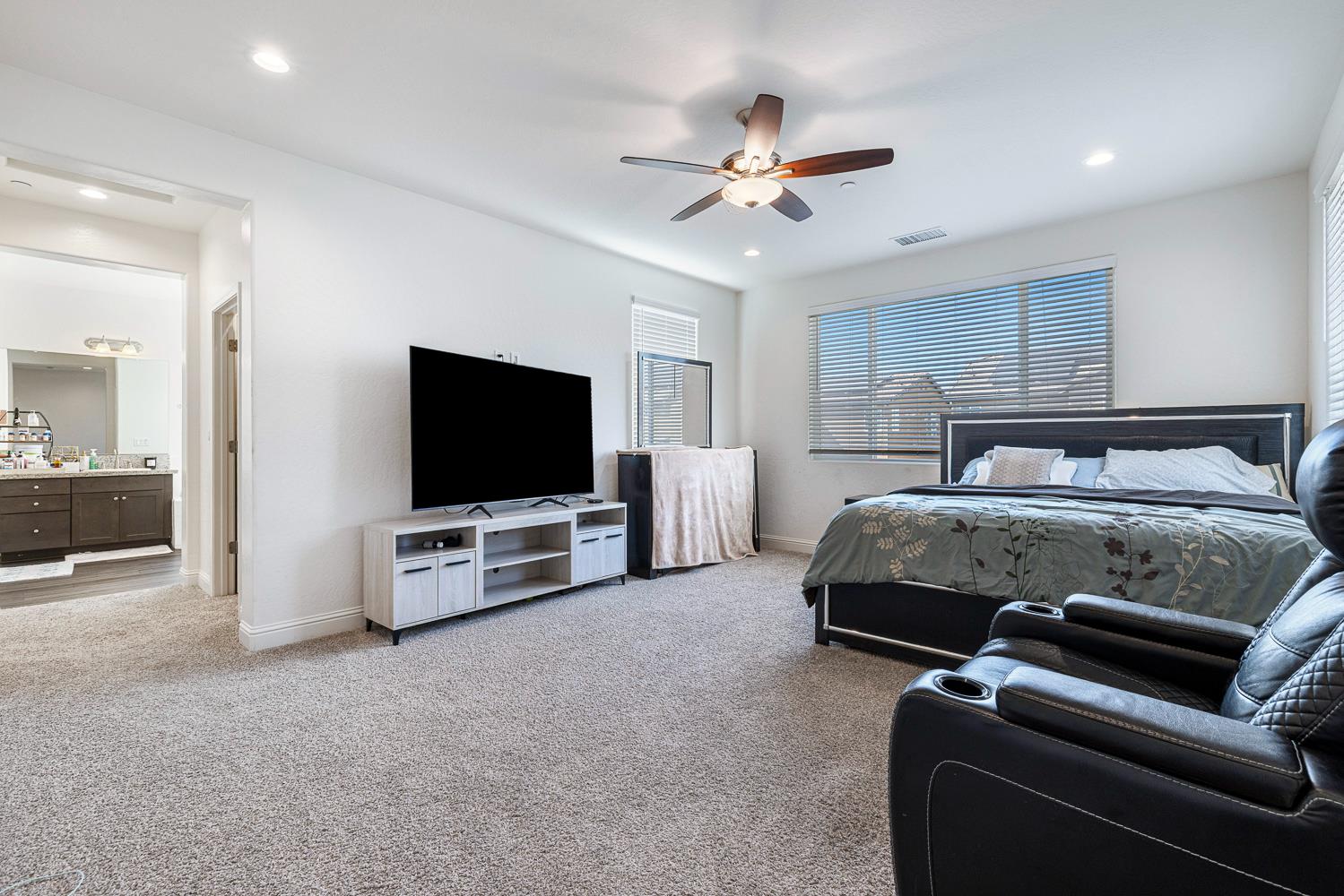 4167 Poe Ave, Clovis, CA 93619