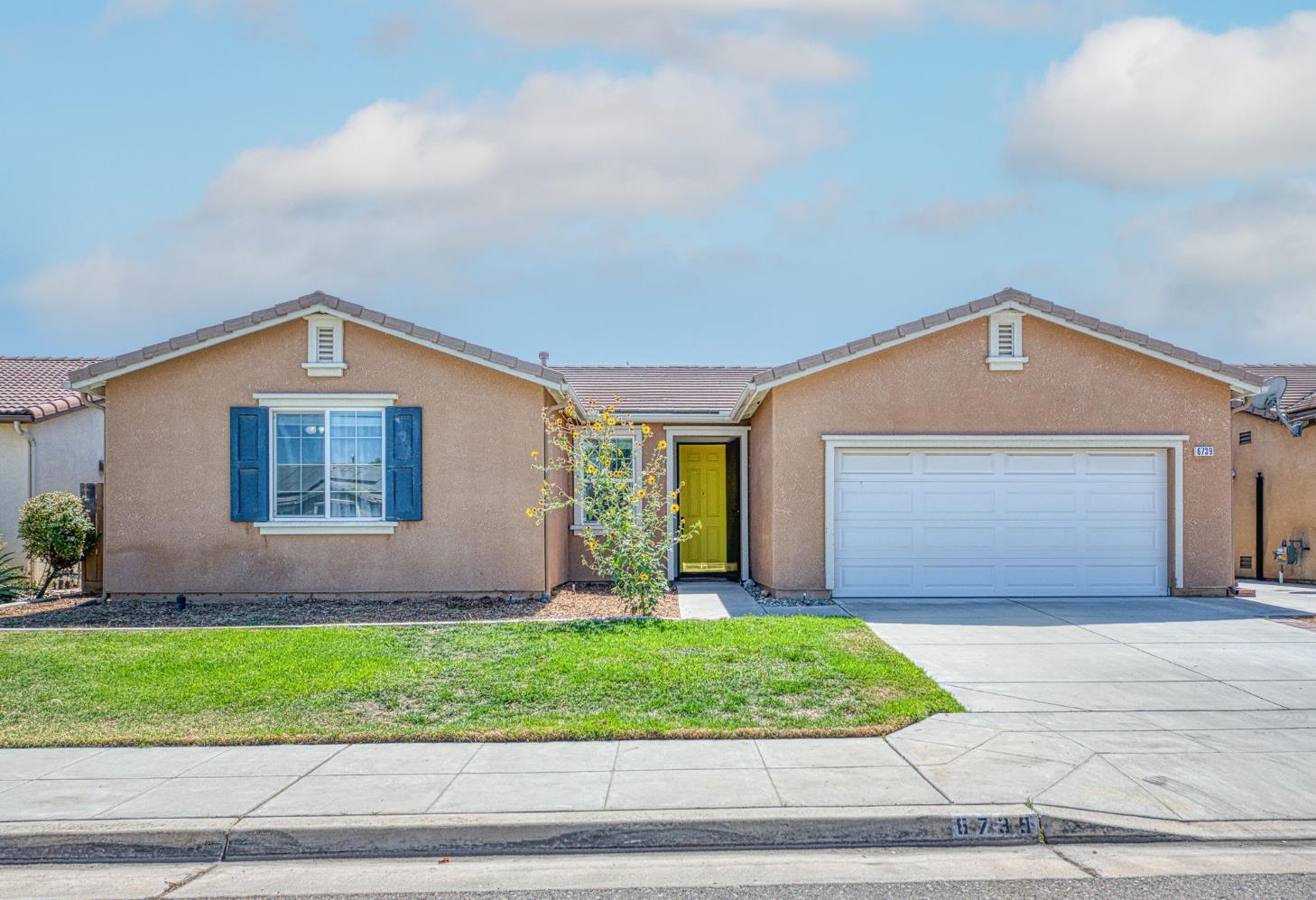 6739 E Harwood Ave, Fresno, CA 93727