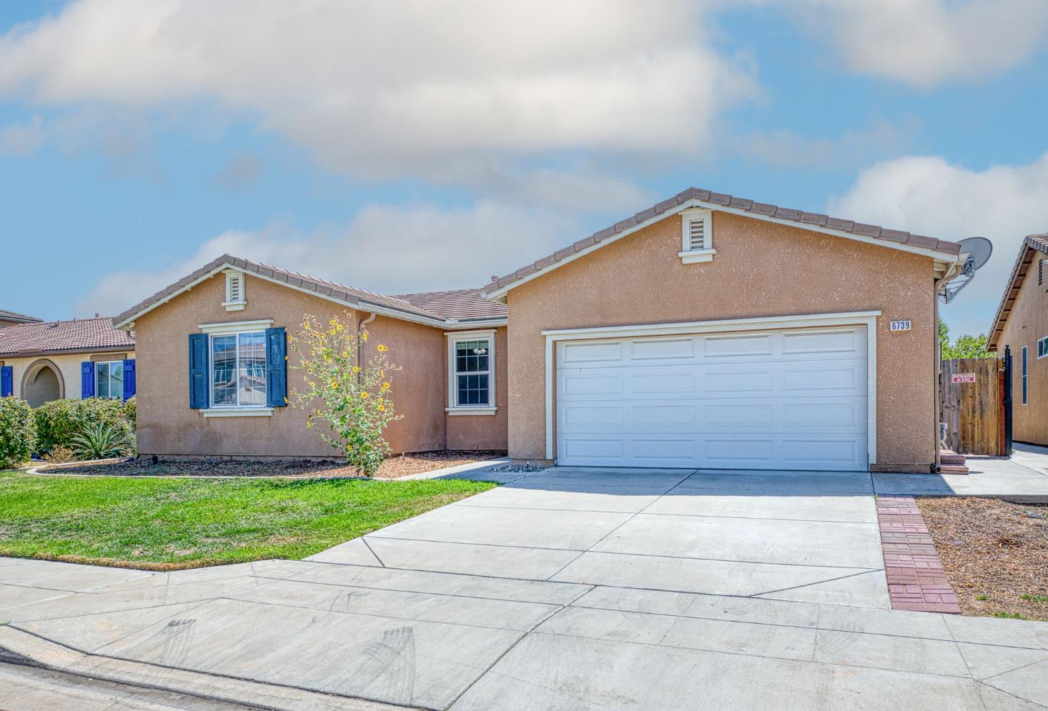 6739 E Harwood Ave, Fresno, CA 93727