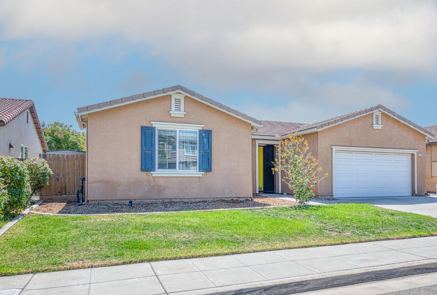 6739 E Harwood Ave, Fresno, CA 93727