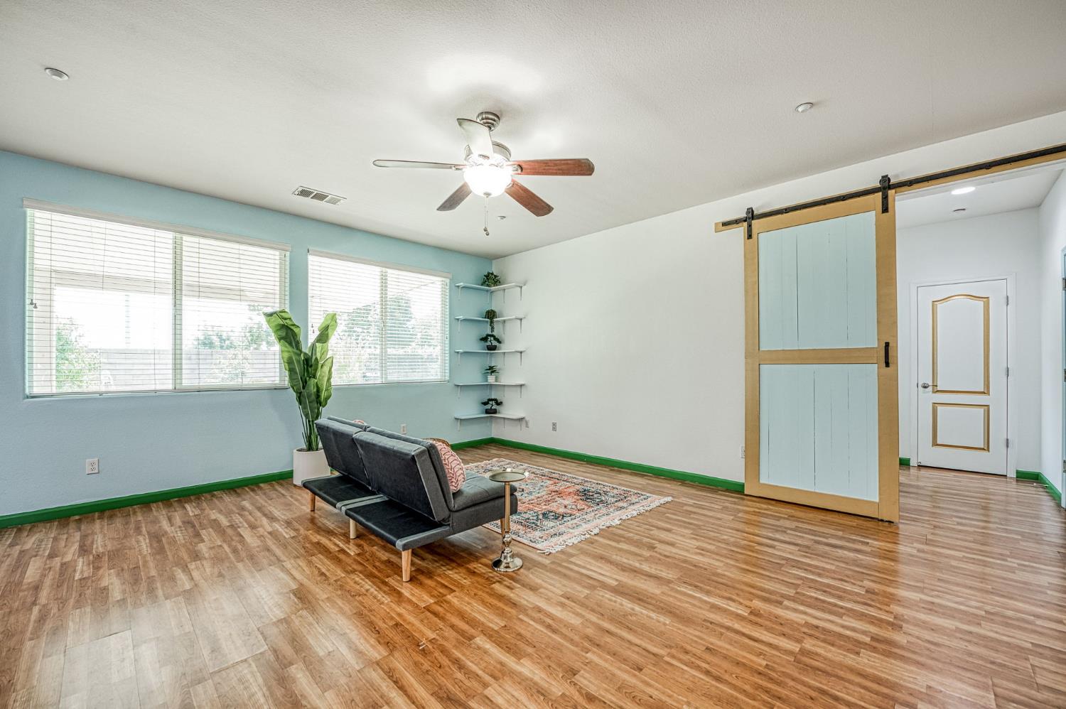 6739 E Harwood Ave, Fresno, CA 93727