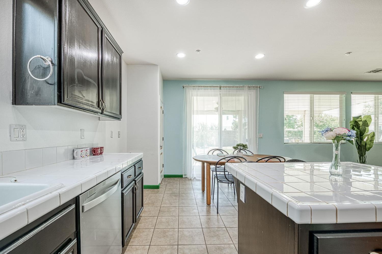 6739 E Harwood Ave, Fresno, CA 93727