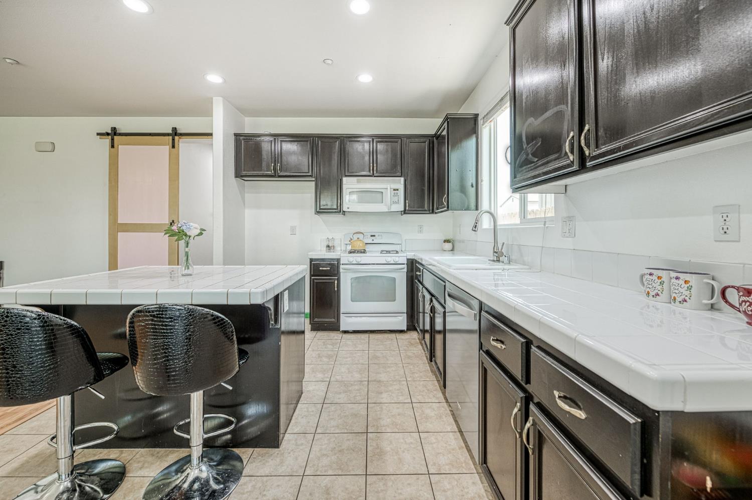 6739 E Harwood Ave, Fresno, CA 93727