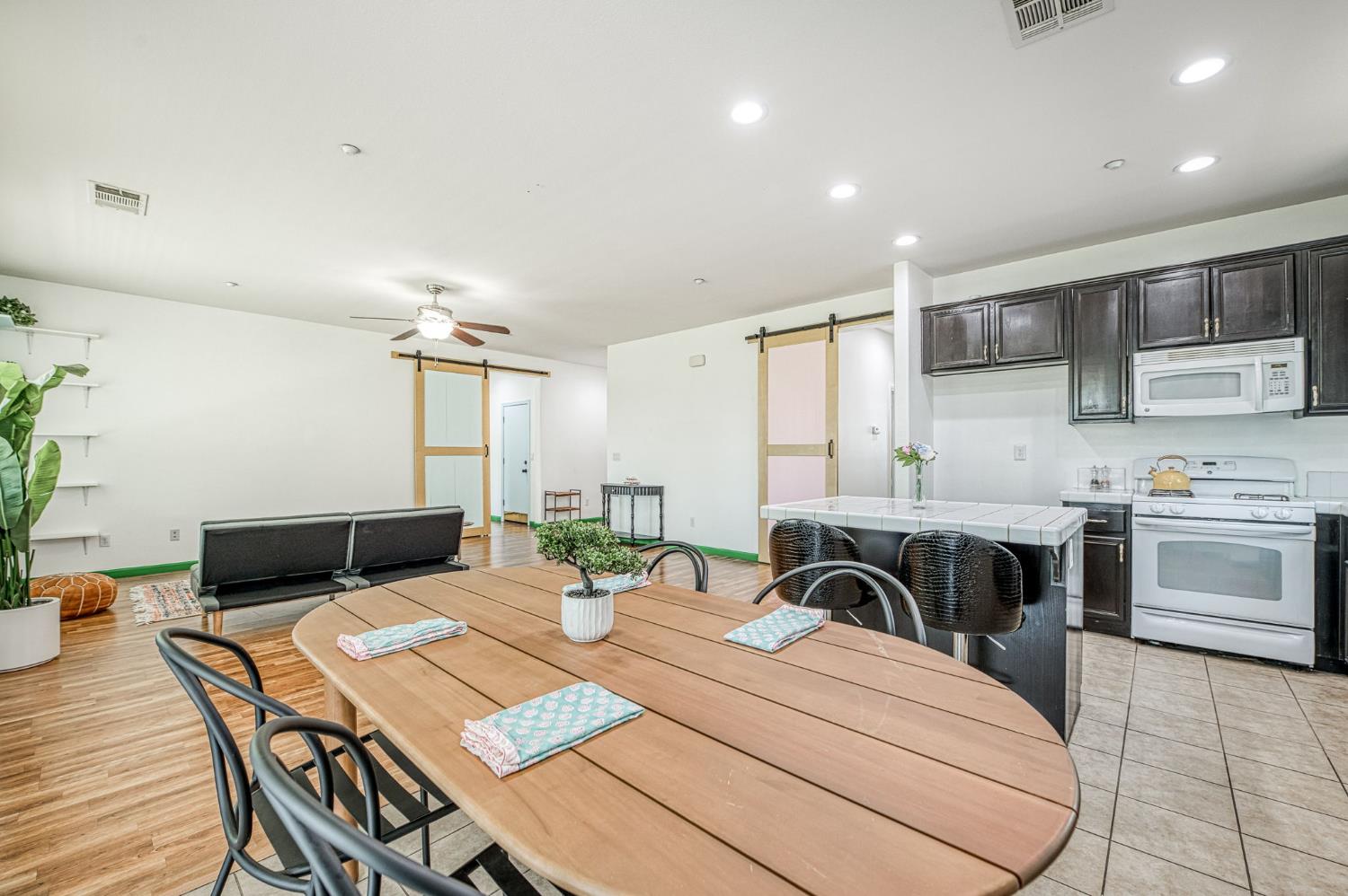 6739 E Harwood Ave, Fresno, CA 93727