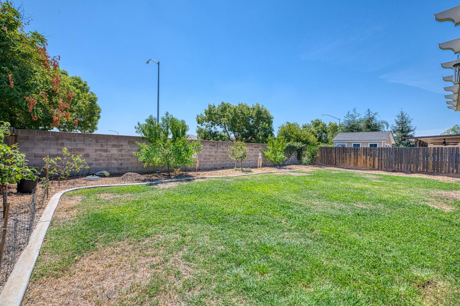 6739 E Harwood Ave, Fresno, CA 93727