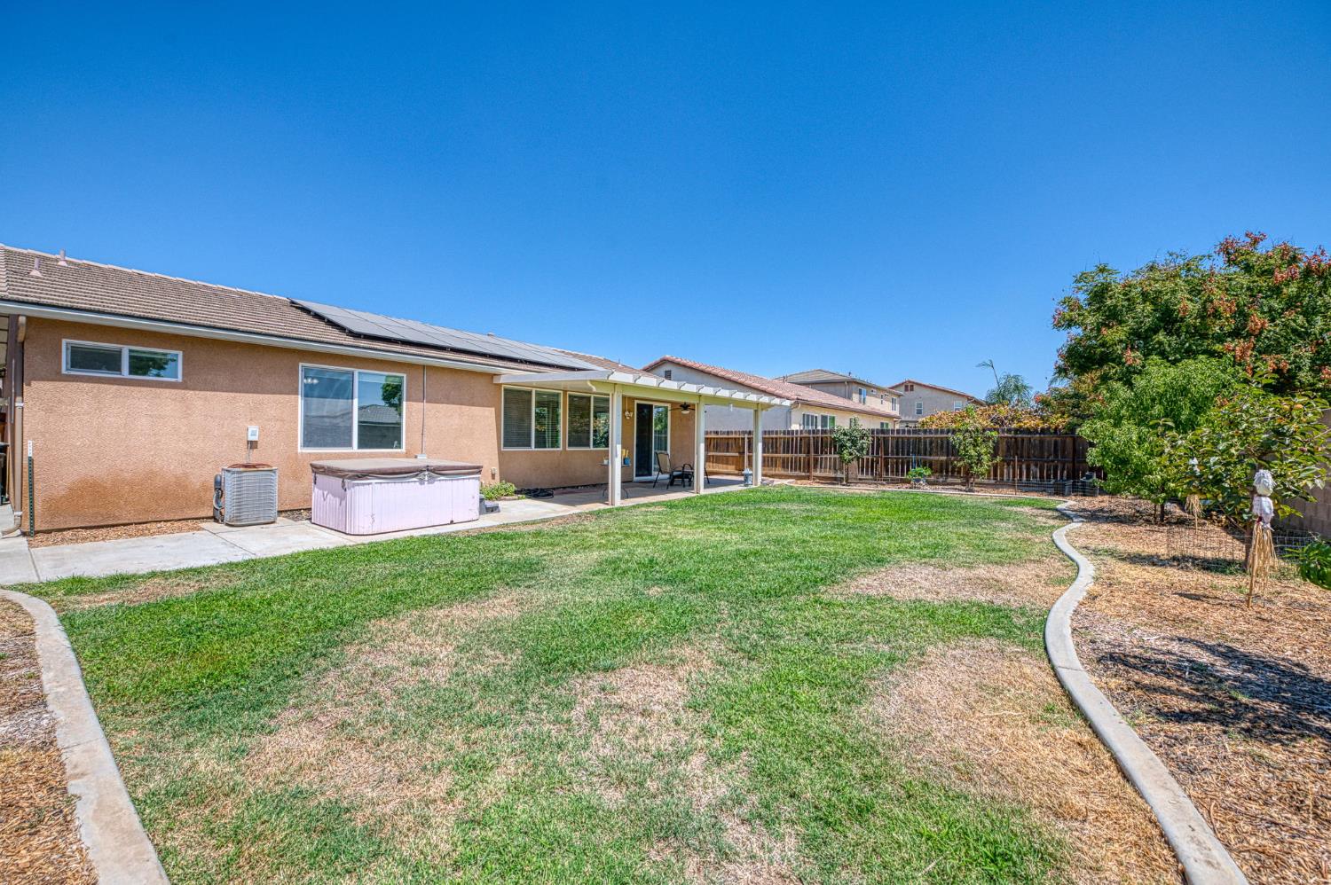6739 E Harwood Ave, Fresno, CA 93727