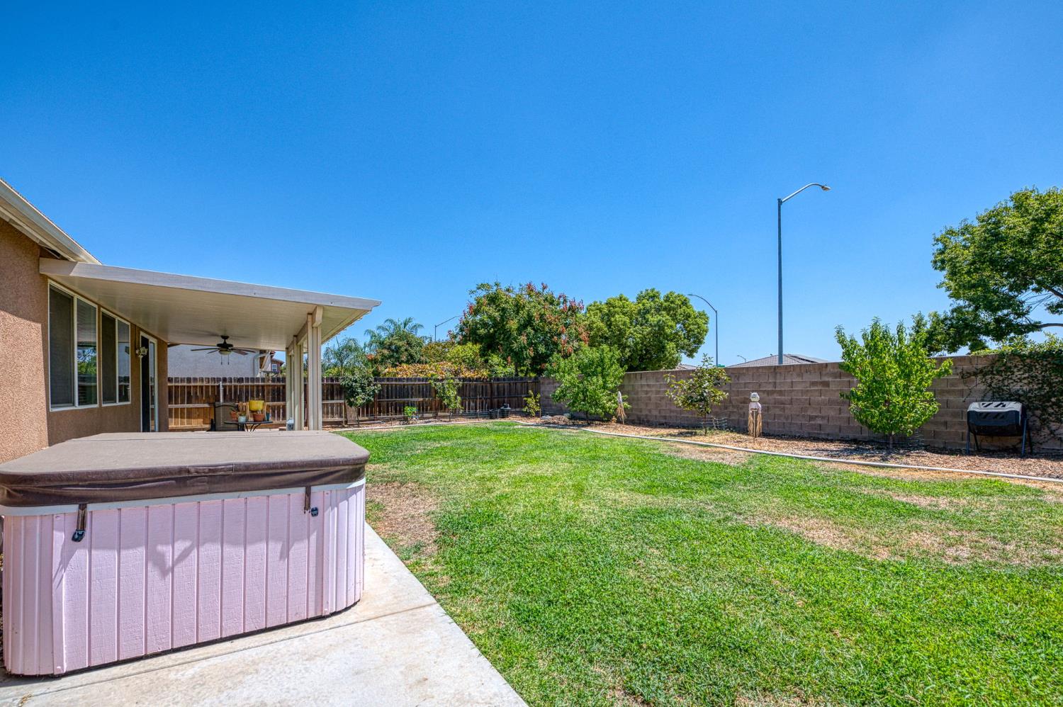 6739 E Harwood Ave, Fresno, CA 93727