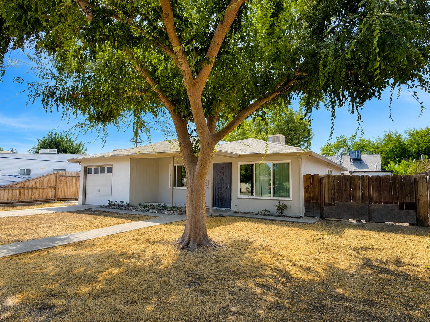 1075 N Princeton Ave, Coalinga, CA 93210