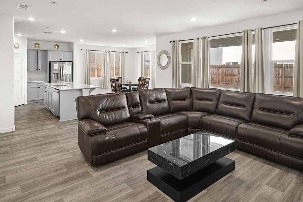 3279 Montana Ave, Clovis, CA 93619