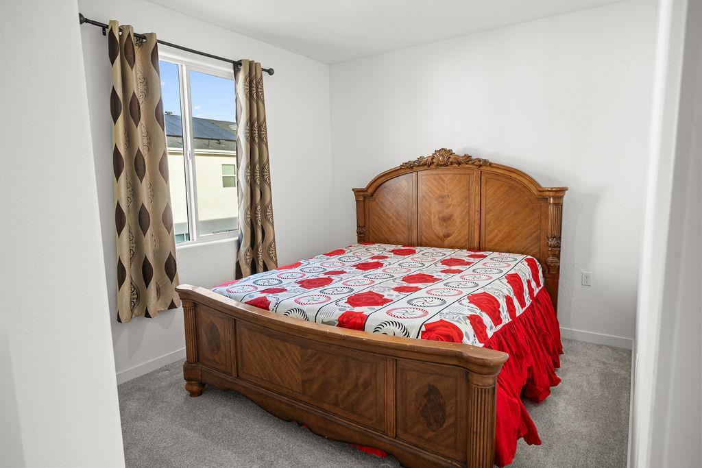 3279 Montana Ave, Clovis, CA 93619