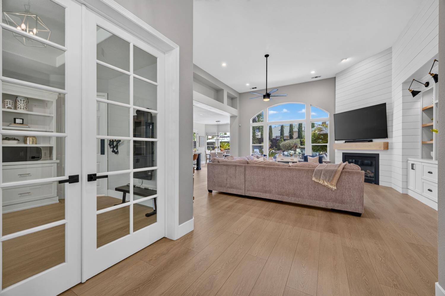 1945 N Greenfield Ave, Clovis, CA 93619