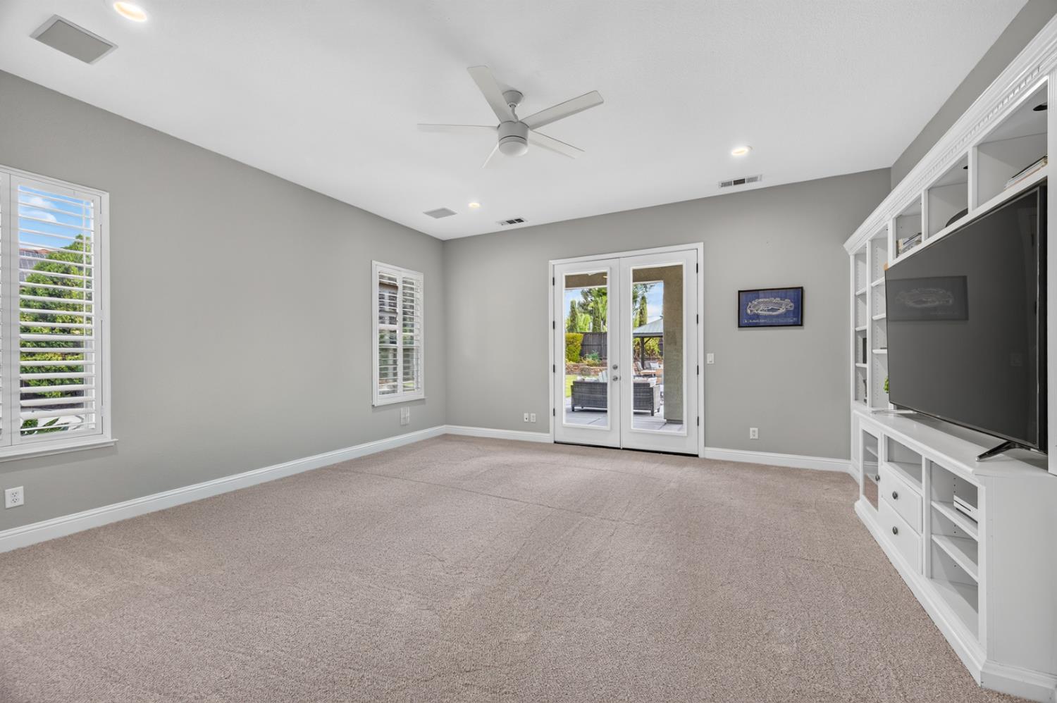 1945 N Greenfield Ave, Clovis, CA 93619