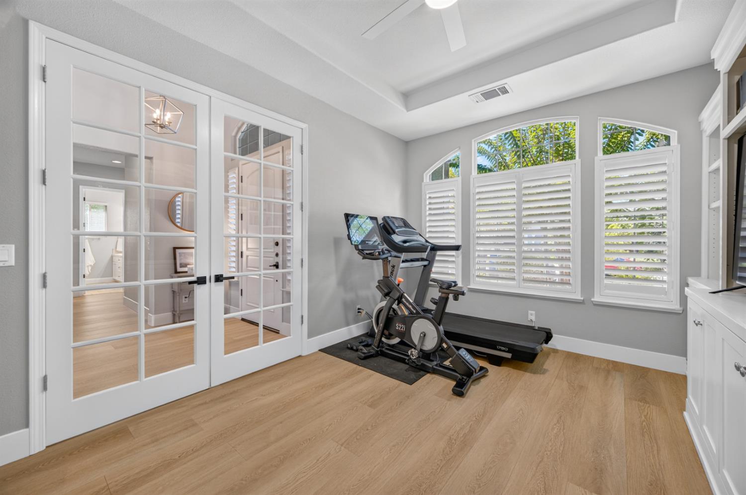 1945 N Greenfield Ave, Clovis, CA 93619