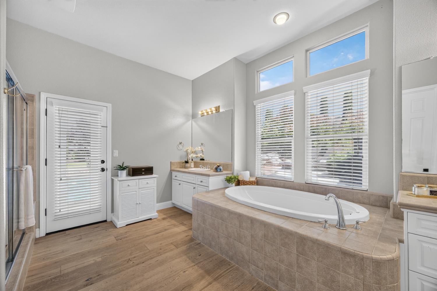 1945 N Greenfield Ave, Clovis, CA 93619