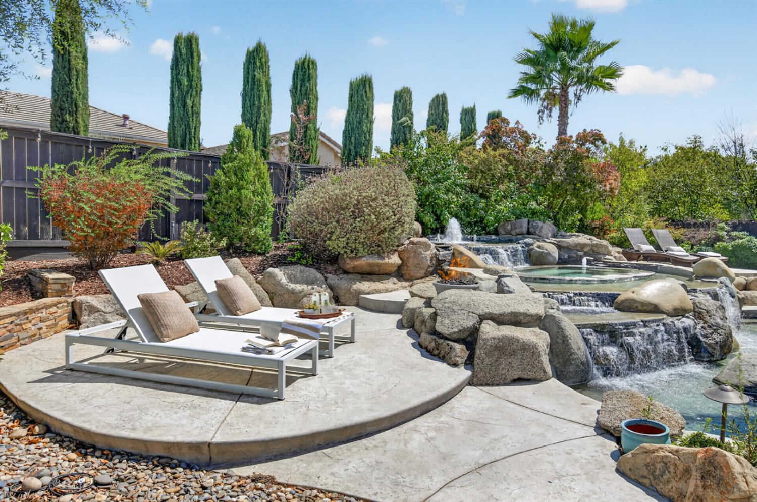 1945 N Greenfield Ave, Clovis, CA 93619