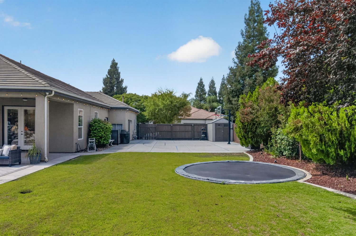 1945 N Greenfield Ave, Clovis, CA 93619