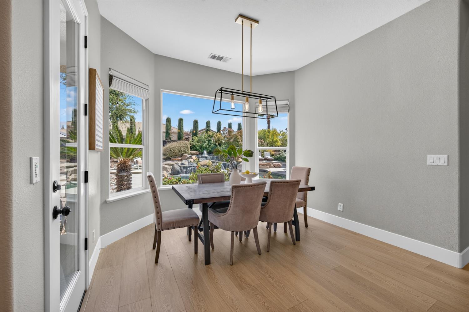 1945 N Greenfield Ave, Clovis, CA 93619